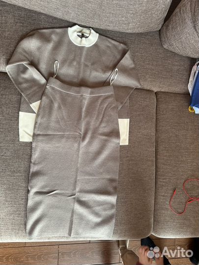 Костюм женский с юбкой 46 новый