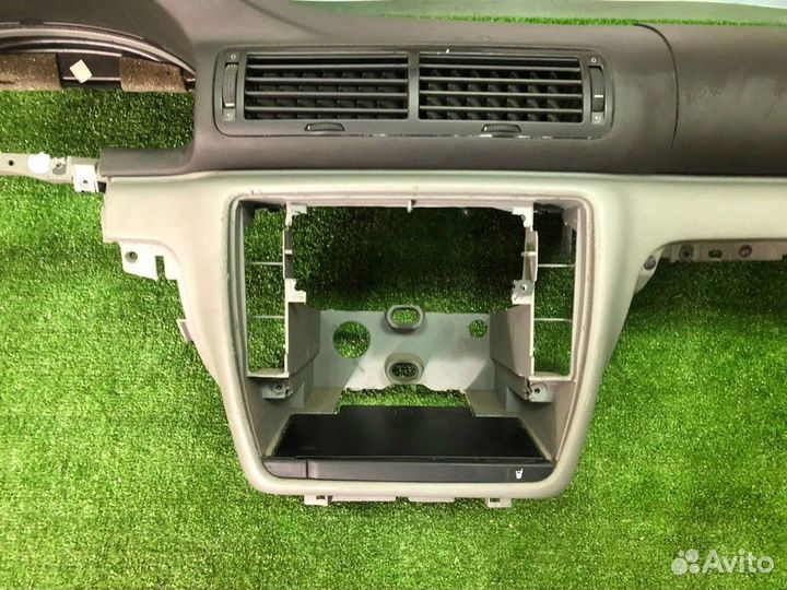 Передняя панель салона Volkswagen Passat