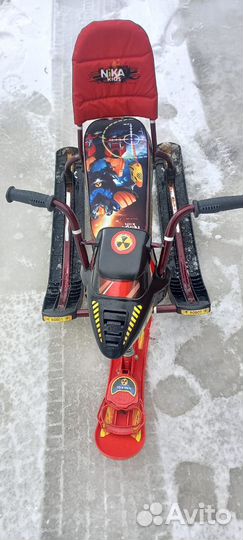 Детский снегокат со спинкой