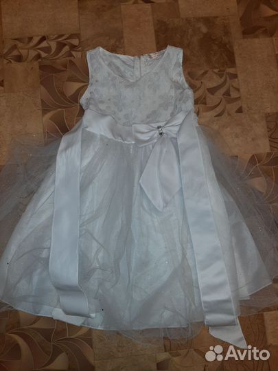 Белое платье