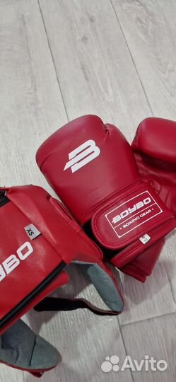 Перчатки и шлем для бокса