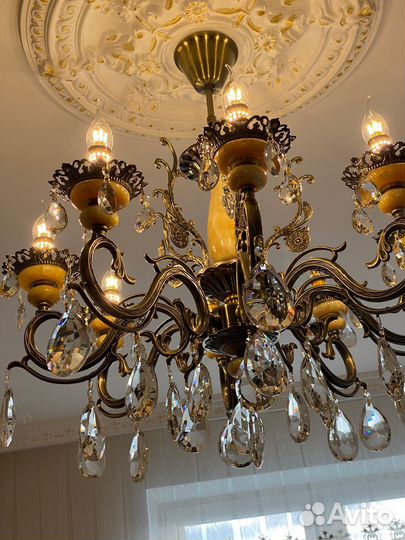 Бронзовая люстра с ониксом