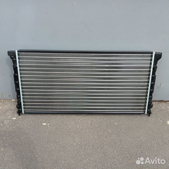 Радиатор охлаждения Passat B3 / B4 (новый)