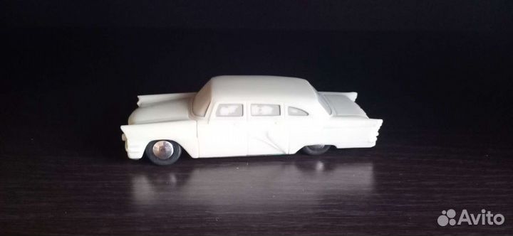 Модель автомобиля Чайка СССР