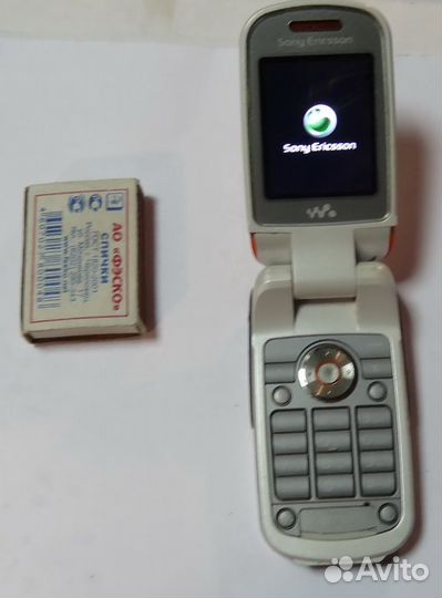 Антикварный телефон SonyEricson W710i зу +наушники