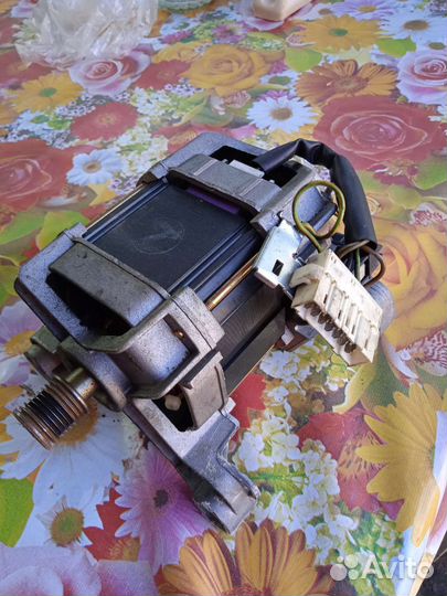 Двигататель стиральной машины