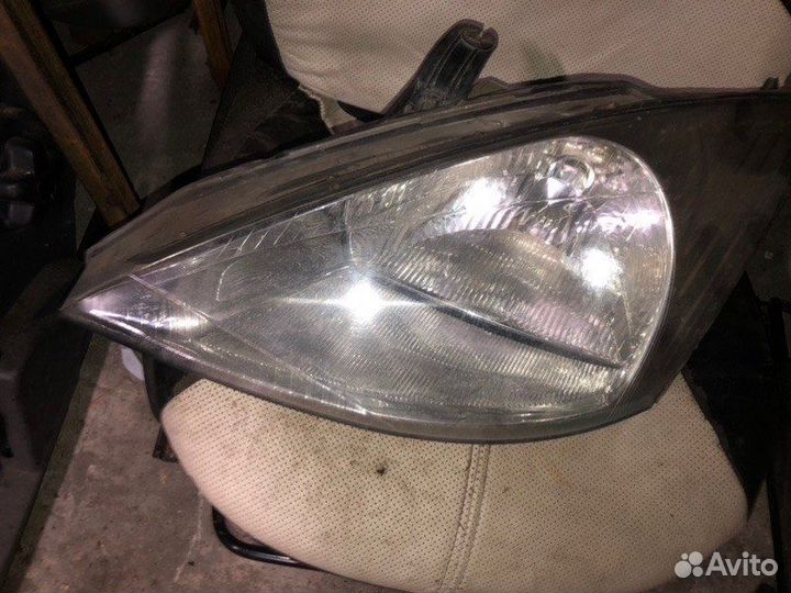Фара левая Ford Focus 1