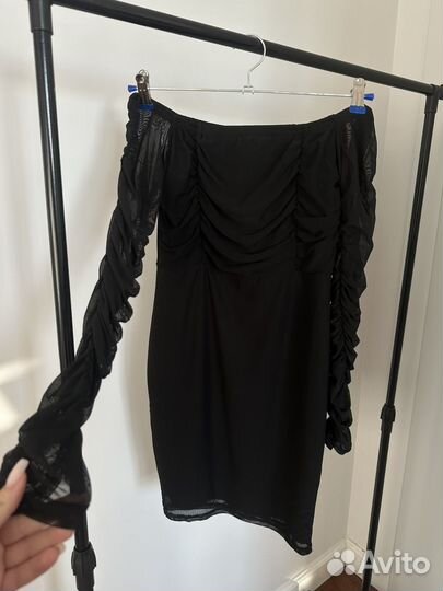 Платье prettylittlething