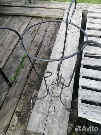 Подставка для цветов напольная металлическая