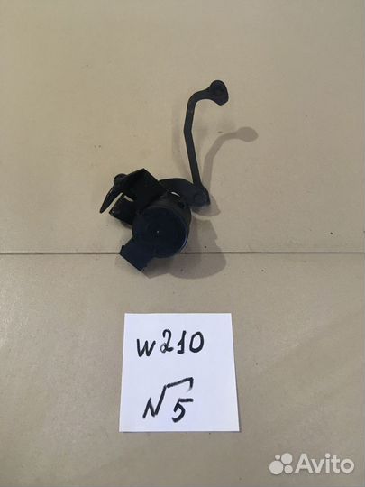 Датчик дорожного просвета Mercedes W210 0105427517