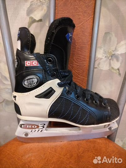 Коньки хоккейные