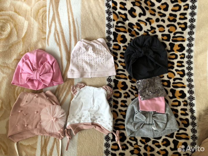 Вещи пакетом на девочку, тонкие шапки