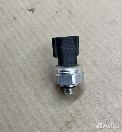 Датчик давления кондиционера 977213K000 Киа Хендай