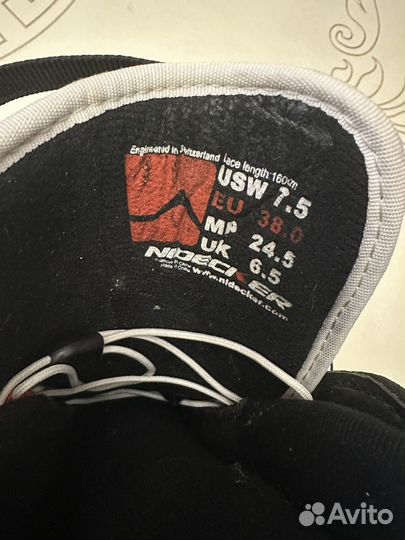 Сноуборд с креплениями и ботинками