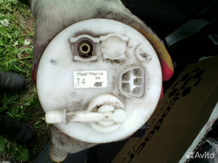 Насос топливный Toyota Corolla E12