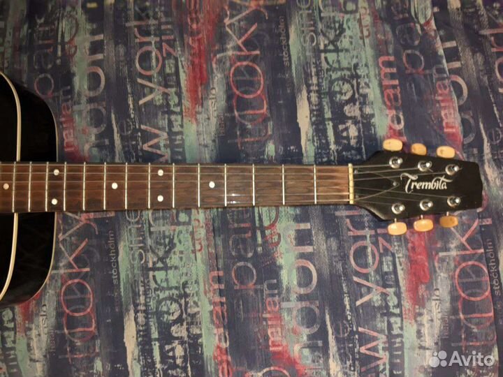 Акустическая гитара 