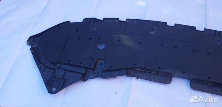 Пыльник двигателя центральный Lexus Rx350