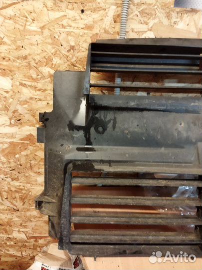 Дефлектор радиатора Ford Focus 3 хетчбэк 2.0 mgda