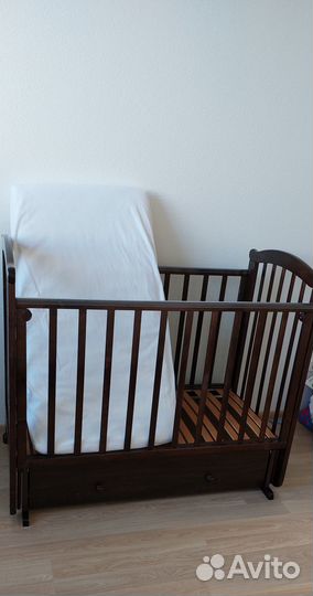 Детская кроватка с маятником Можга