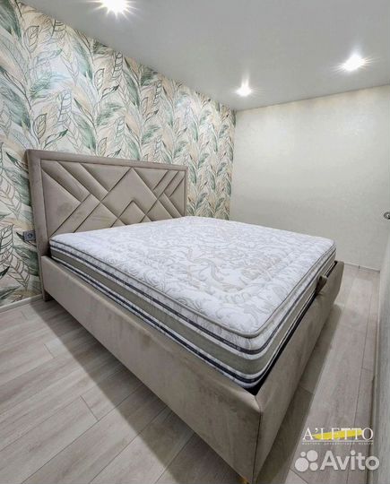 Кровать двуспальная с подъемным механизмом