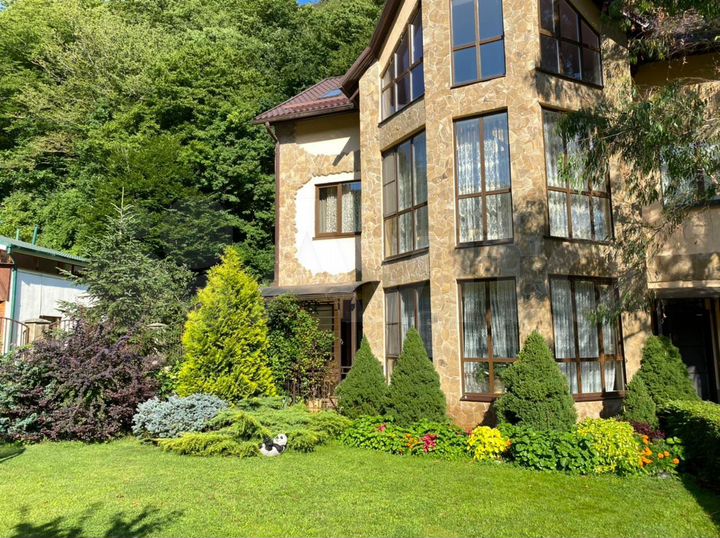 Дом 330 м² на участке 10 сот.