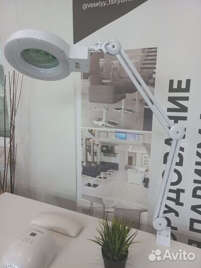 Лампа лупа на струбцине