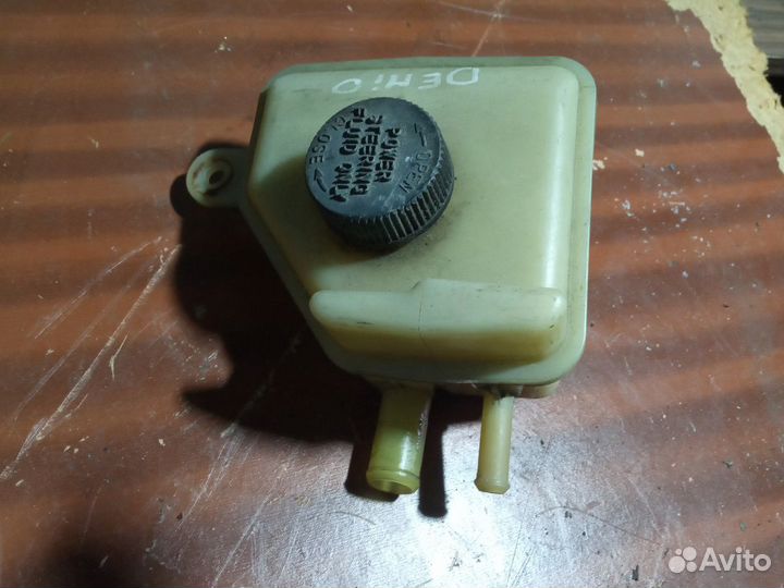 Бачок Гур Мазда Демио 1