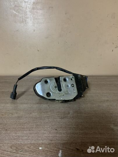 Замок задней двери Киа Спектра