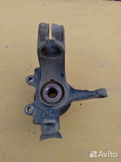 Кулак поворотный левый Ford Focus 2