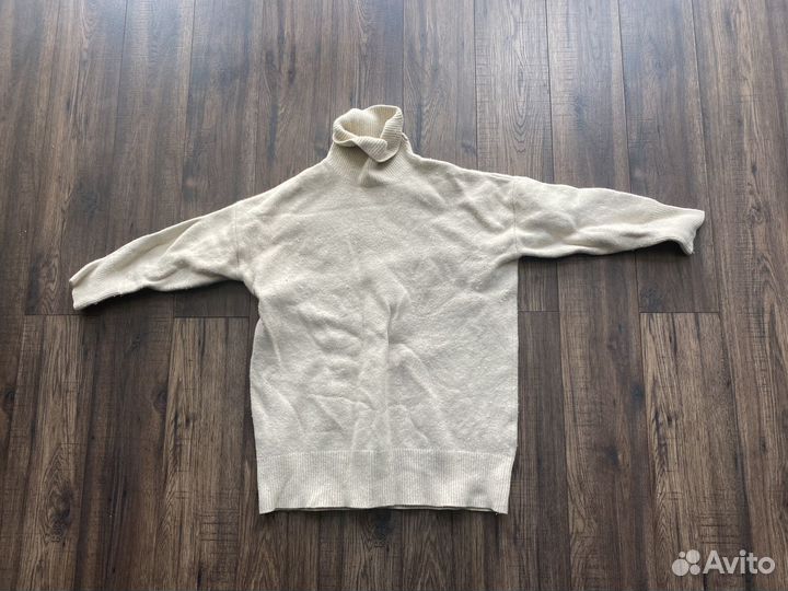 Свитер шерстяной женский