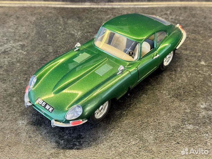 1:18 Jaguar 