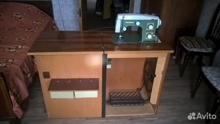 Электрическая швейная машинка Veritas со столом