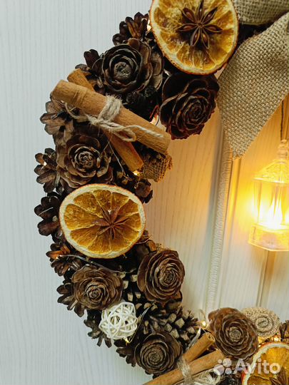 Венок новогодний из шишек, 40см