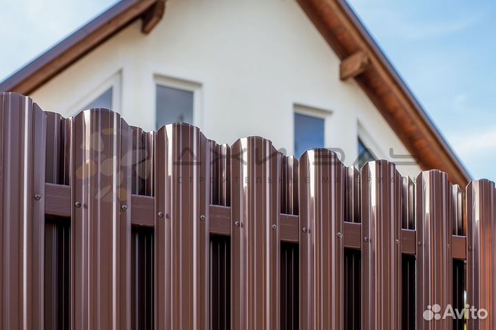 Забор из евроштакетника