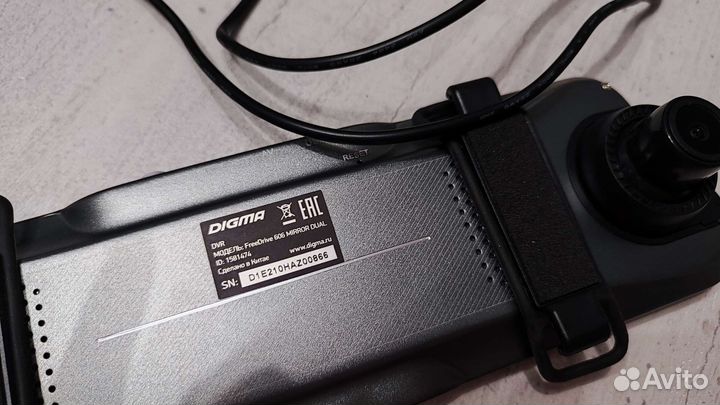 Видеорегистратор-зеркало Digma