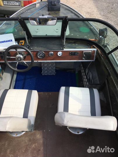 Катер с мотором