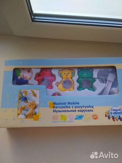 Музыкальный мобиль на кроватку