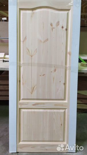 Дверь из массива дерева на заказ