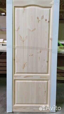 Дверь из массива дерева на заказ