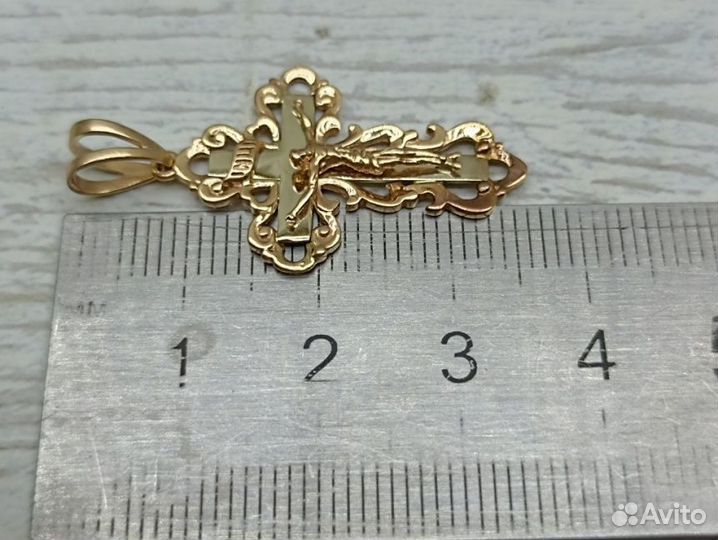 Золотой крест 585 пробы массой 2.19 грамма
