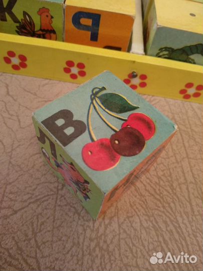 Кубики азбука СССР в деревянном чемодане