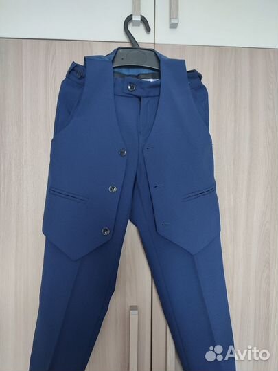 Школьная форма для мальчика 128 синяя. Цена 1000