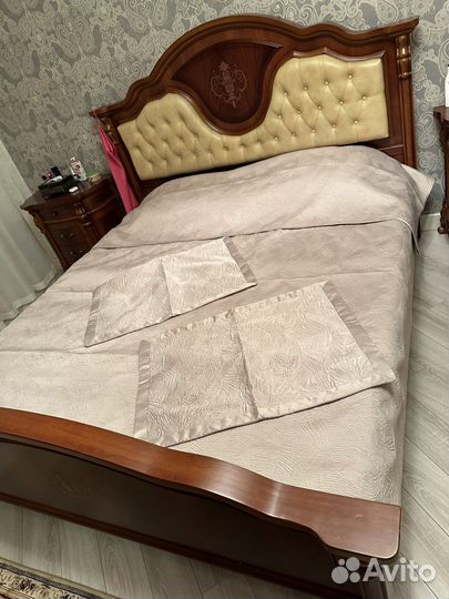 Покрывало на кровать новое