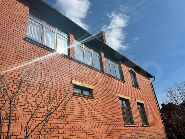 Коттедж 901 м² на участке 32 сот.