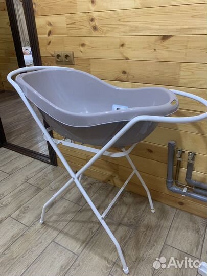 Подставка под ванну и ванная