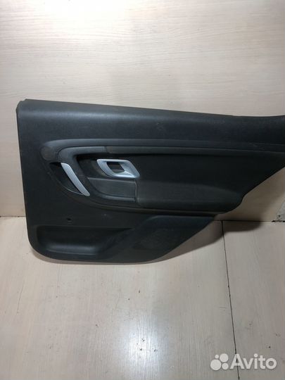 Обшивка двери задней правой Skoda Fabia 2