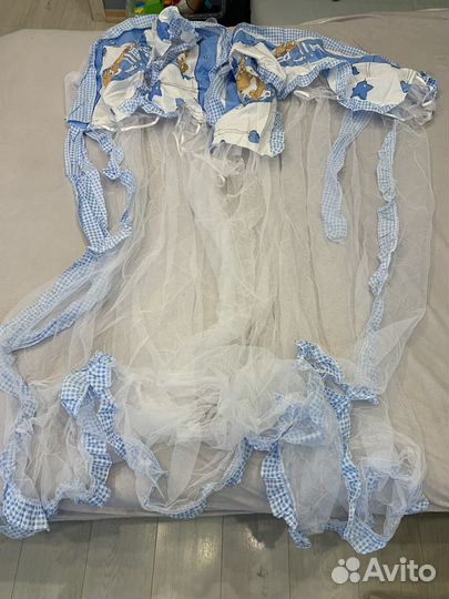 Бортики на кроватку с простынью и балдахином