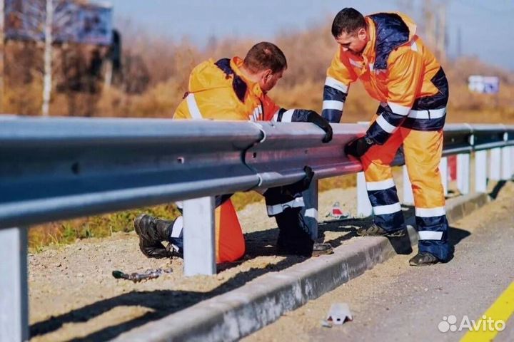 Монтажник дорожных ограждений на автодорогу