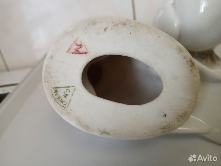 Статуэтка фарфоровая