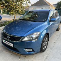 Kia Ceed 1.6 AT, 2011, 140 000 км, с пробегом, цена 950 000 руб.